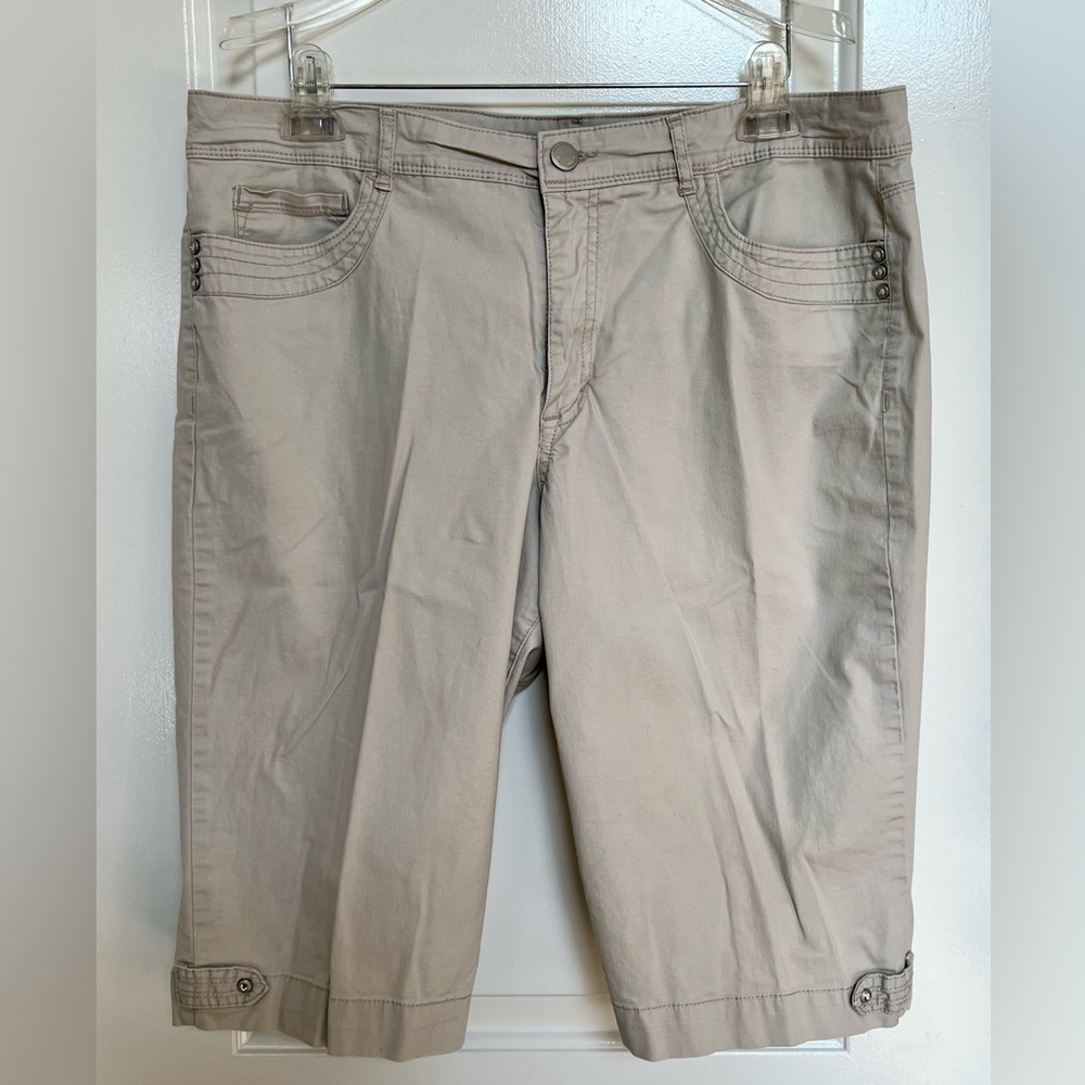 Bandolino Bermuda Shorts 16